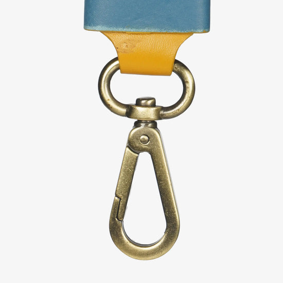 Smart bag tag with GPS tracking
