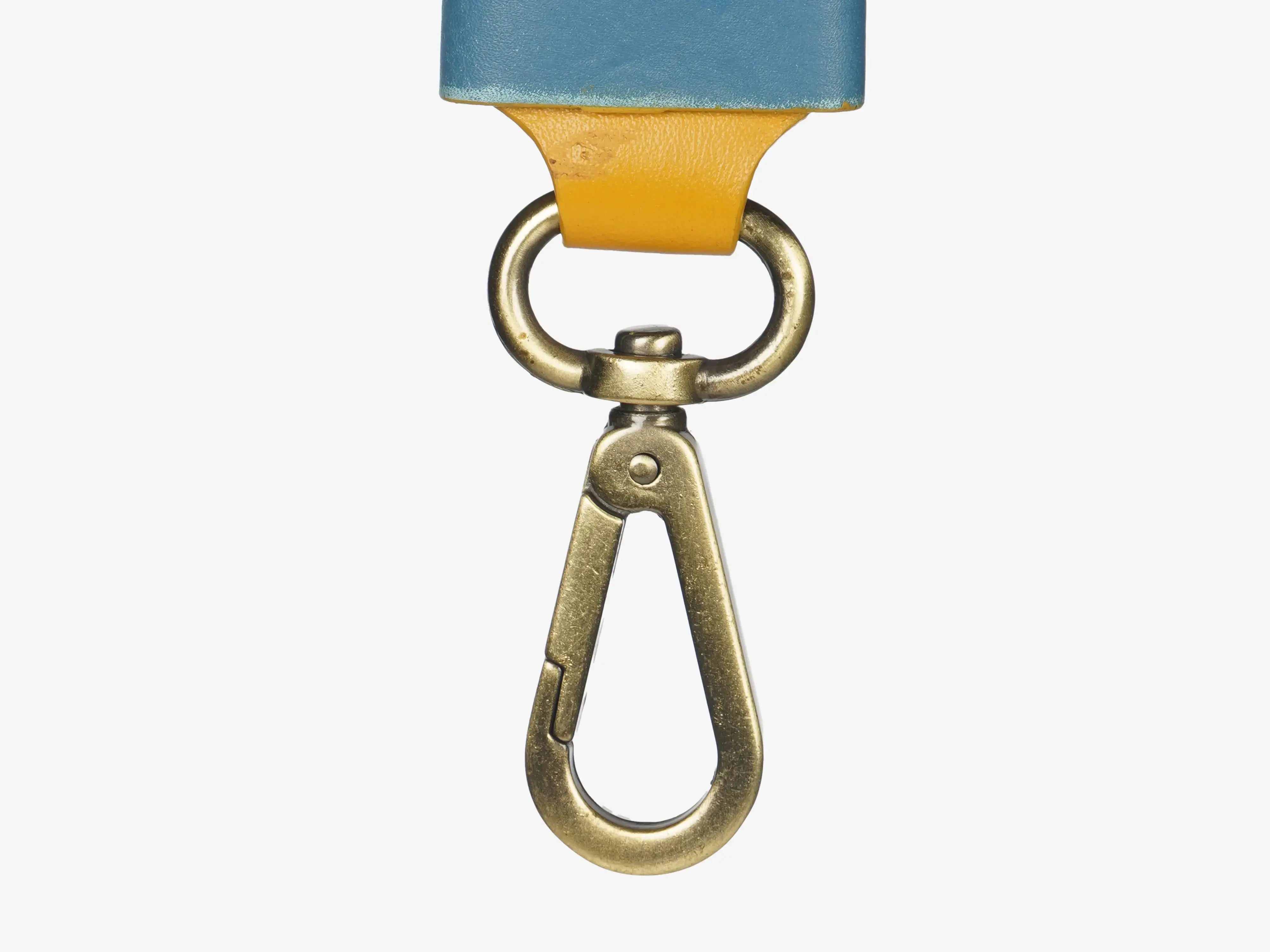 Smart bag tag with GPS tracking