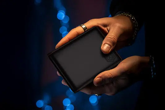 WHY I GAVE MY BROTHER A SMART WALLET AND WHY HE WON’T STOP TALKING ABOUT IT - Arista Vault