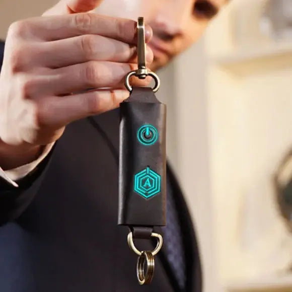 Smart-Bag-Tags-A-Fusion-of-Style-and-Functionality Arista Vault