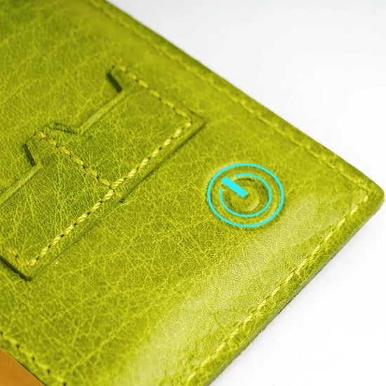 Smart Passport Holder (Green) Arista Vault