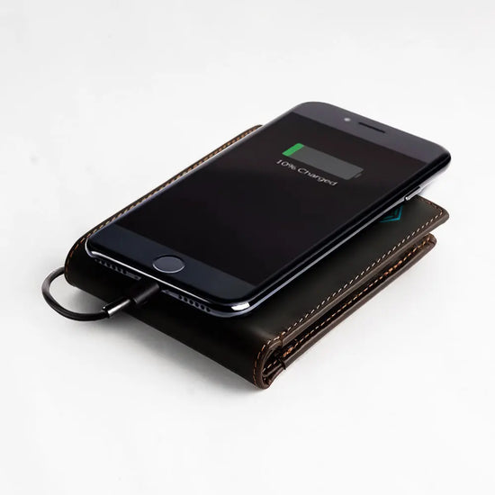 Wallet-bot Classic | Smart wallet | Inbuilt Powerbank (Brown) Arista Vault