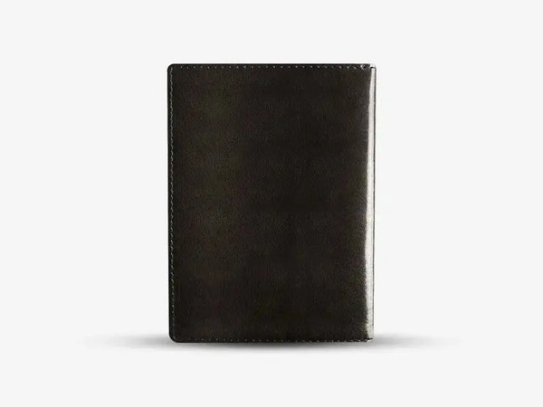 Smartphone Displaying Arista Tracker App Connected to Black Smart Passport Holder for Location