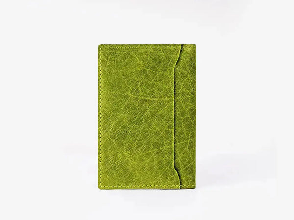 Smartphone Displaying Arista Tracker App Connected to Green Smart Passport Holder
