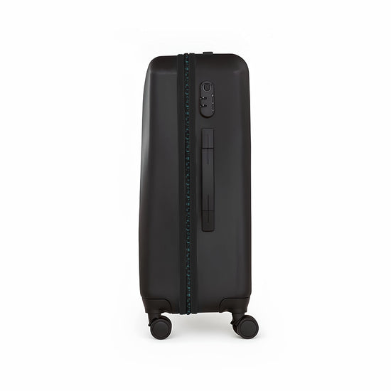 Travel story - Smart Luggage Black Arista Vault