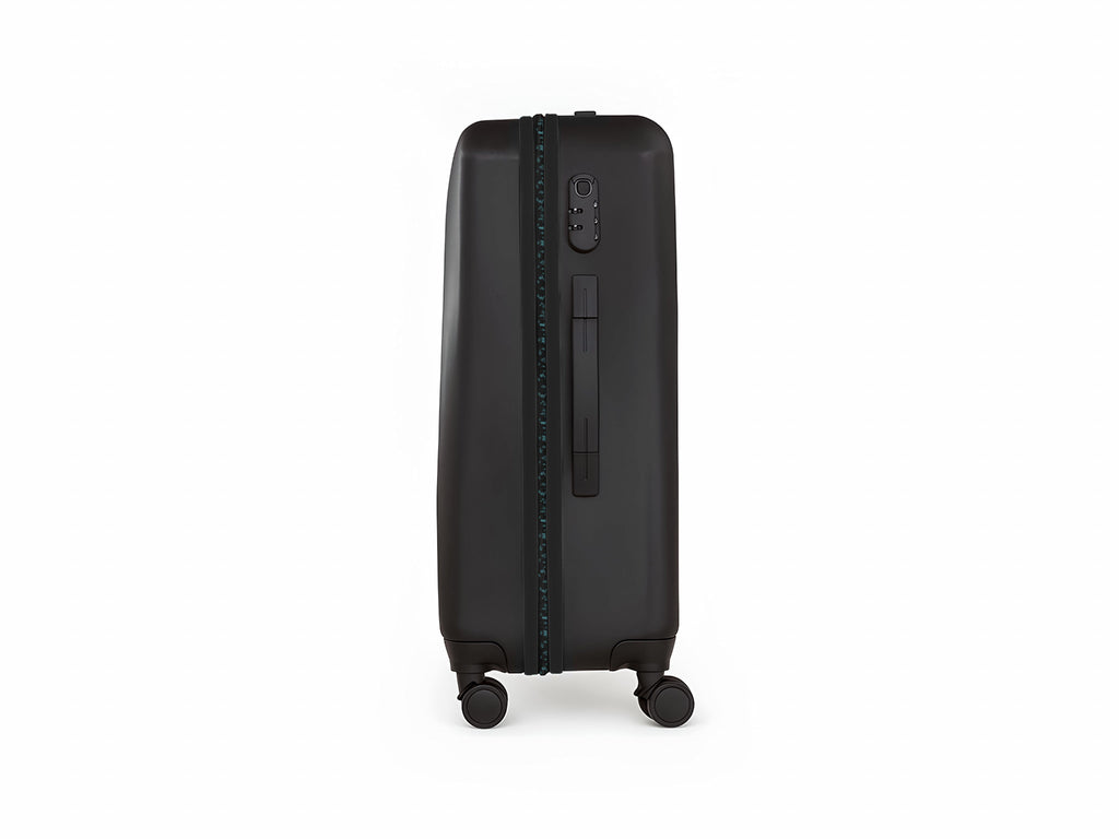 Travel story - Smart Luggage Black Arista Vault